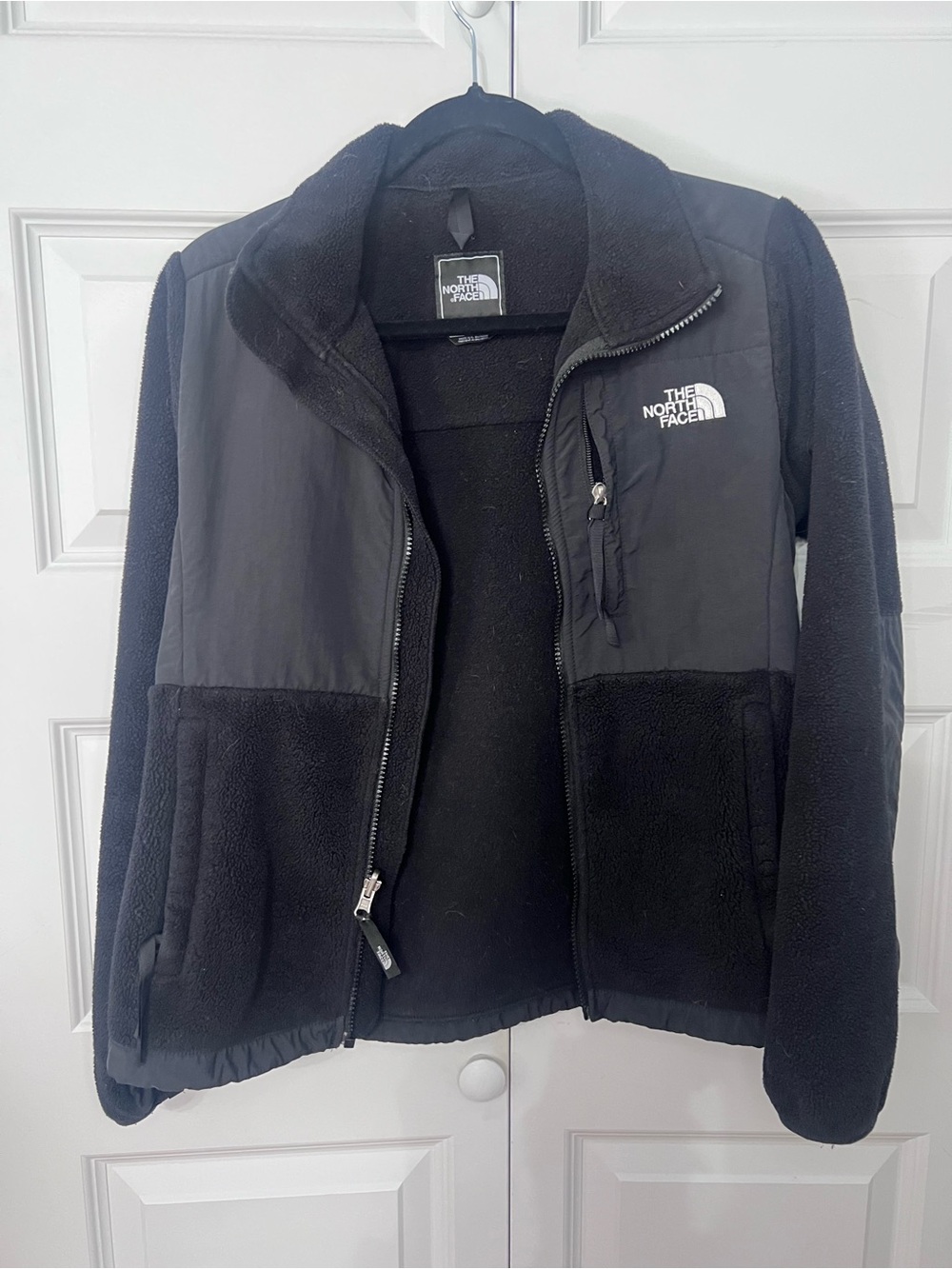 The North Face Women’s Black Fleece Jacket – Size Small
